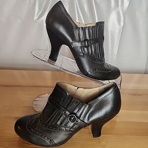 Bass Natalie Ankle Booties Heels Women’s Size 9M Brown Academia Wingtip Career